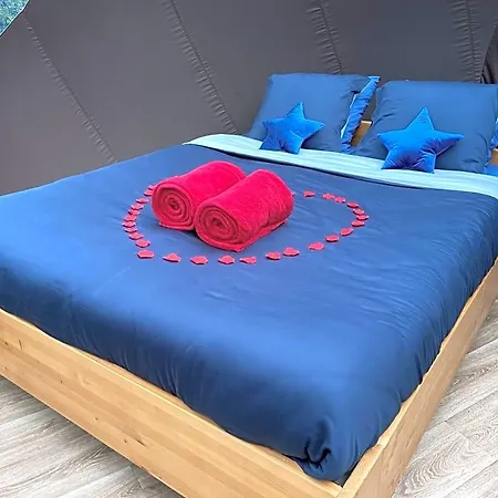 Bulle D Evasion Pres De Pairi Daiza Bed and breakfast Silly